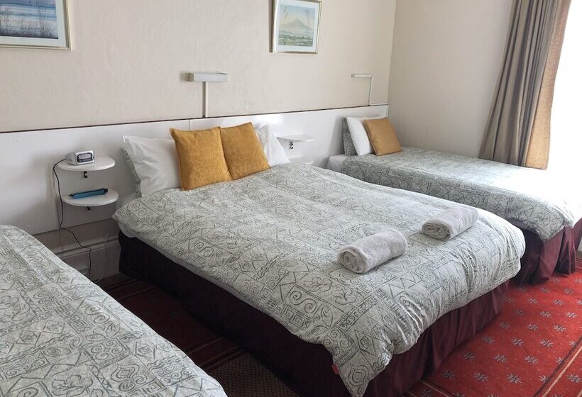 Отель Chad Hill