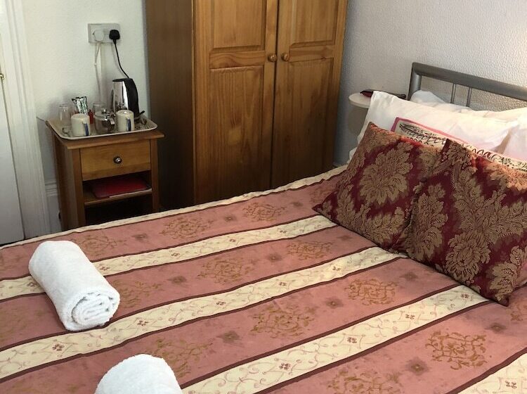 Отель Chad Hill