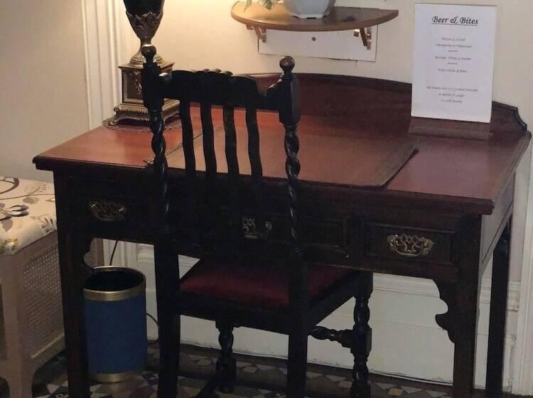 Отель Chad Hill