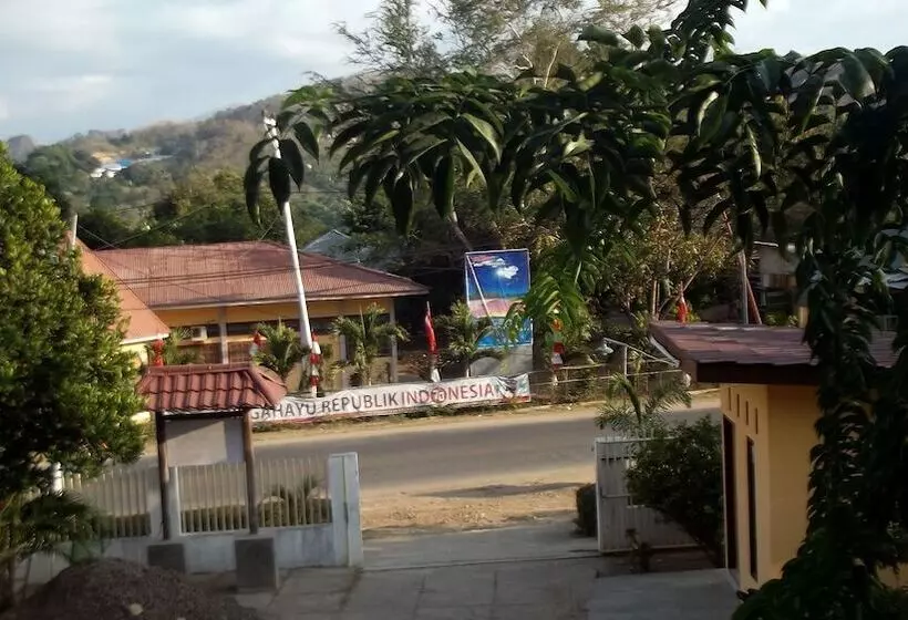 هتل Flamingo Avia Labuan Bajo