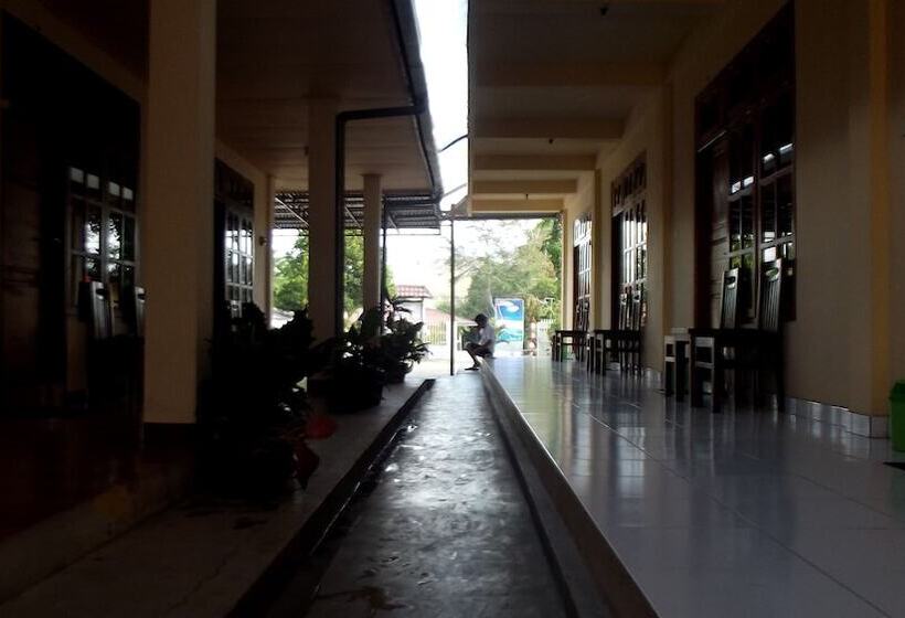 בית מלון כפרי Flamingo Avia Labuan Bajo