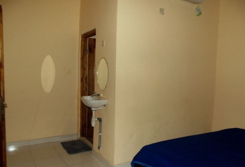 בית מלון כפרי Flamingo Avia Labuan Bajo