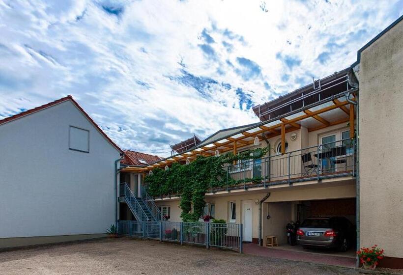 酒店 Pension Lender