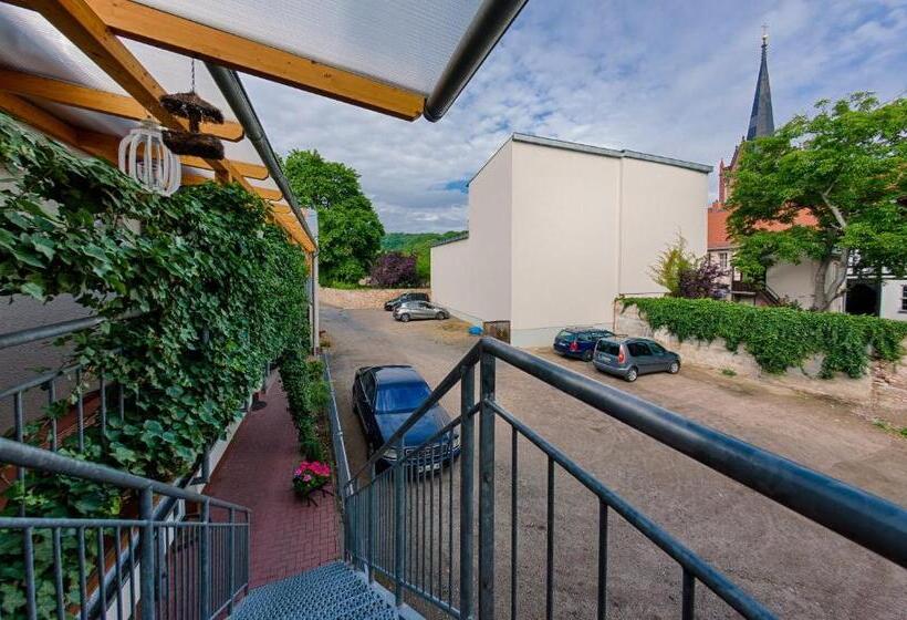 酒店 Pension Lender