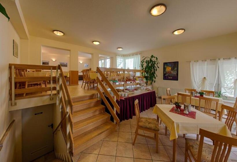 酒店 Pension Lender