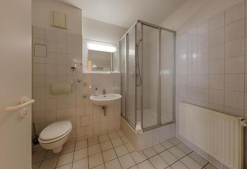 酒店 Pension Lender