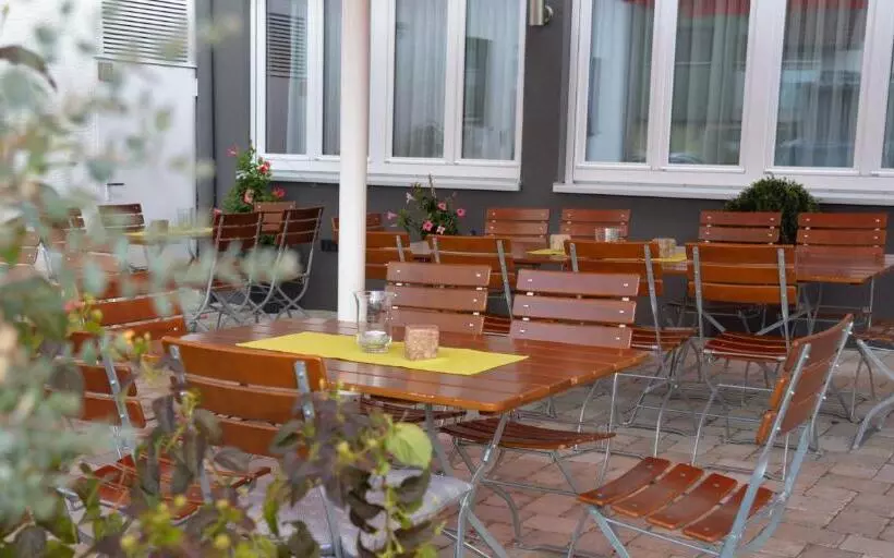 Hotelli Zum Bräu Toni