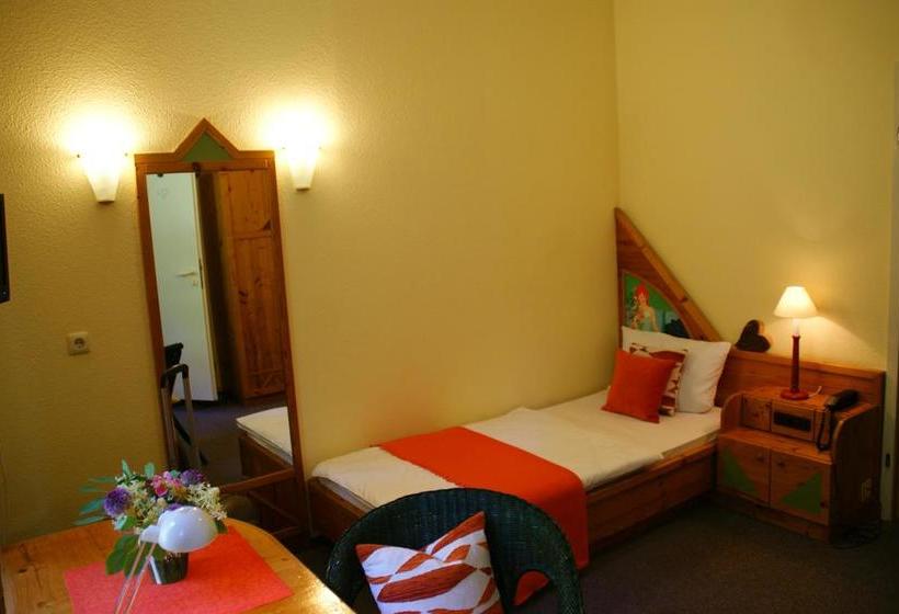 هتل Land & Gasthof Forsthaus