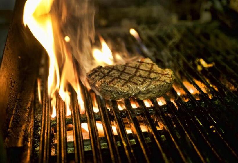 민박 Spire View At The Galleon Restaurant