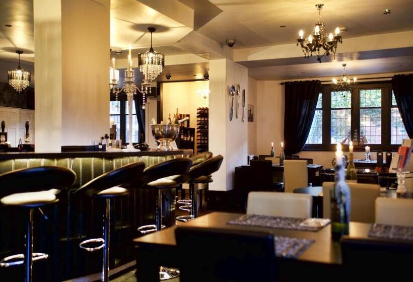 민박 Spire View At The Galleon Restaurant