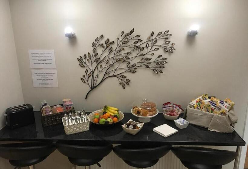 민박 Spire View At The Galleon Restaurant