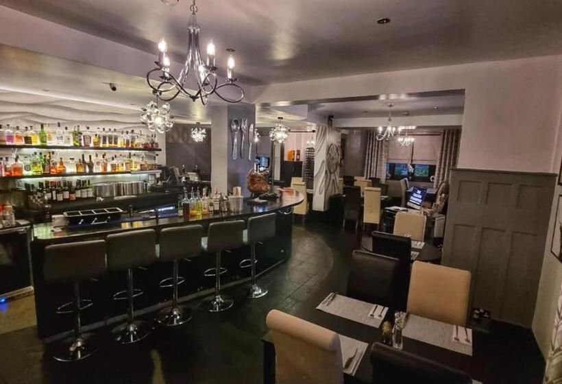 민박 Spire View At The Galleon Restaurant