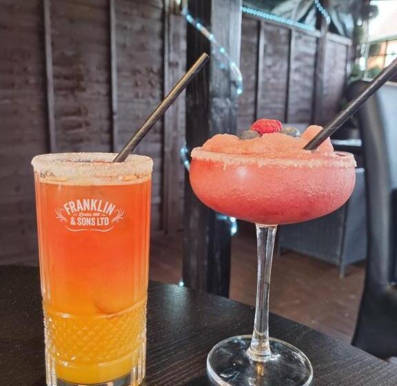 민박 Spire View At The Galleon Restaurant