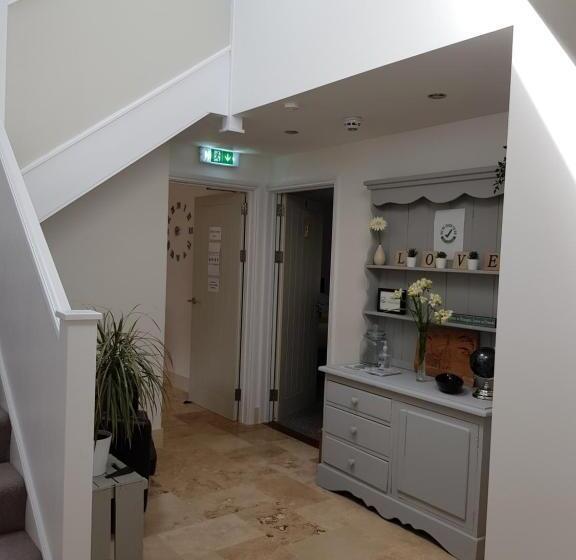 ベッドアンドブレックファースト Tirah Guest House