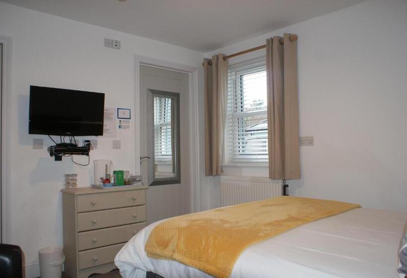 ベッドアンドブレックファースト Tirah Guest House