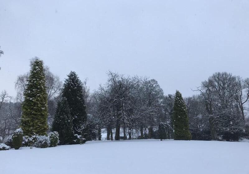 민박 West Plean House