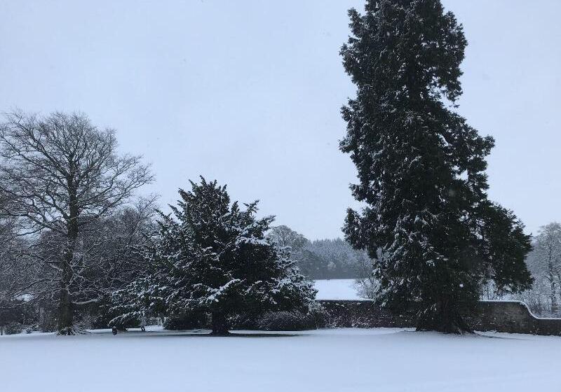 민박 West Plean House