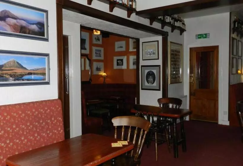 ホテル Highlander Inn