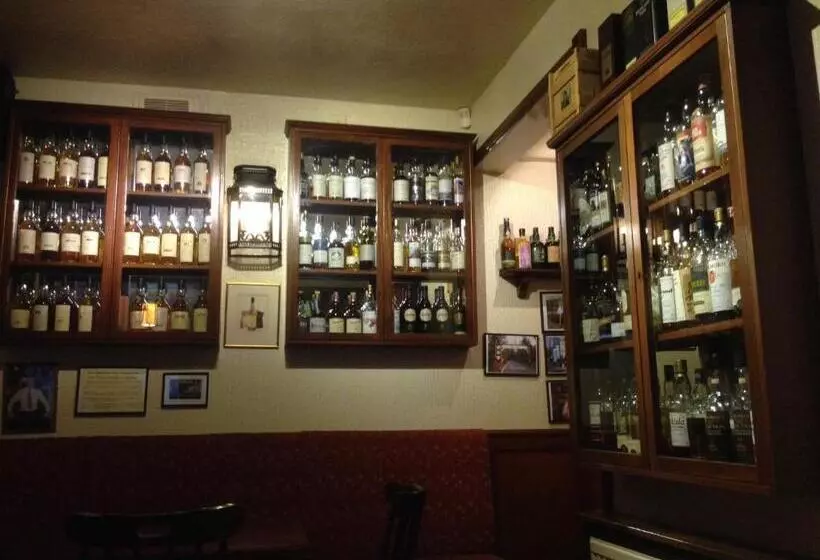 ホテル Highlander Inn