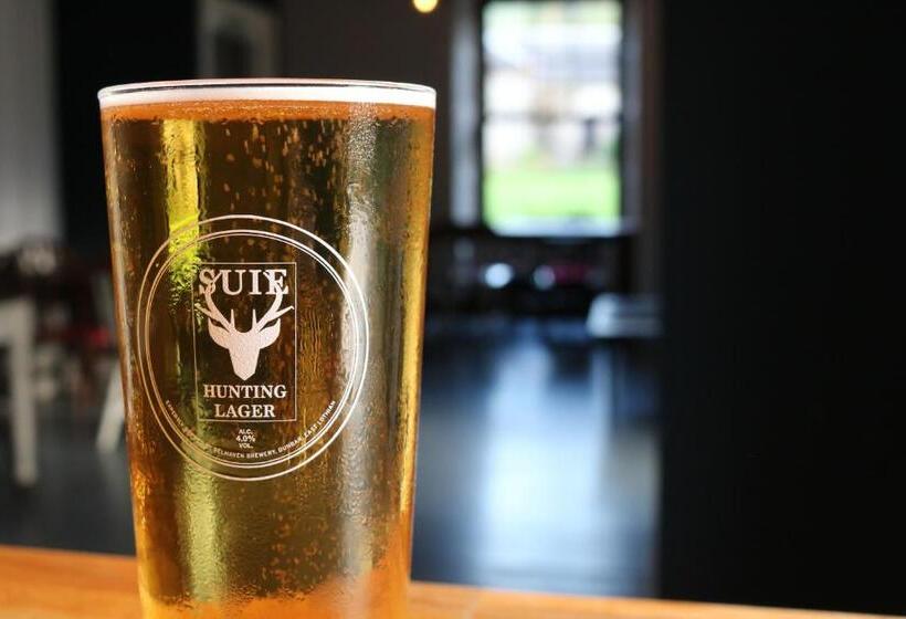 Отель Suie Hunting Lodge