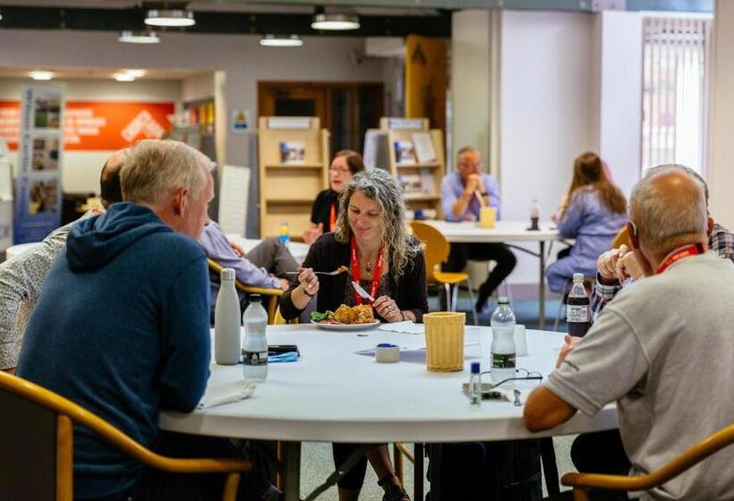 בית מלון כפרי Wilson Carlile Centre