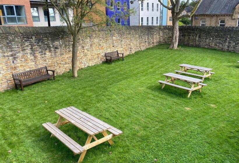 בית מלון כפרי Wilson Carlile Centre