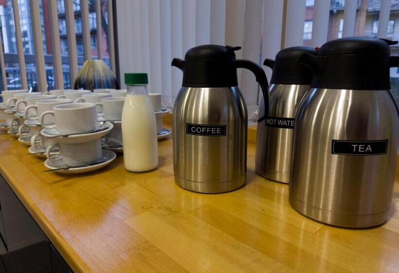 בית מלון כפרי Wilson Carlile Centre