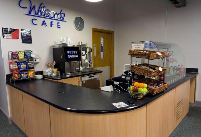 בית מלון כפרי Wilson Carlile Centre