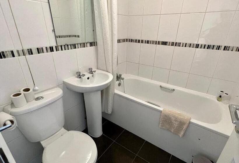 Bed and Breakfast Calverts Hotel   Newport, Isle Of Wight