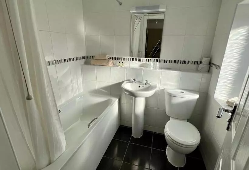 ベッドアンドブレックファースト Calverts Hotel   Newport, Isle Of Wight