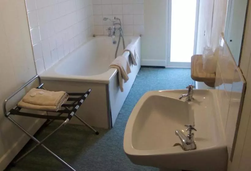 ベッドアンドブレックファースト Calverts Hotel   Newport, Isle Of Wight