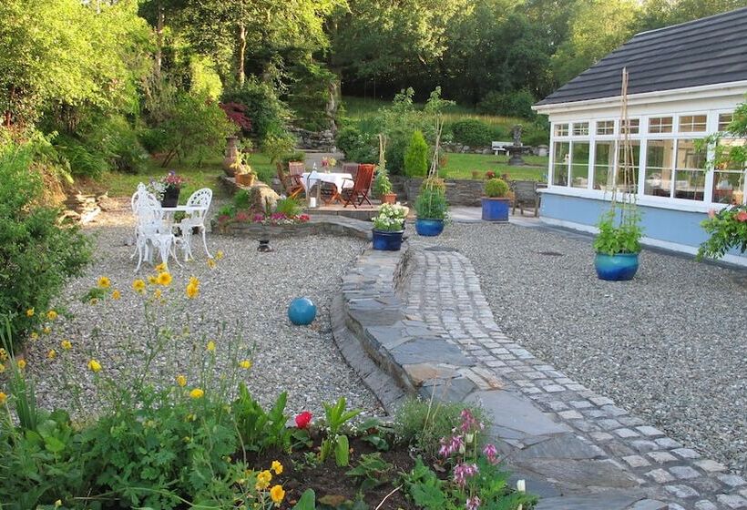 تختخواب و صبحانه Five Oaks