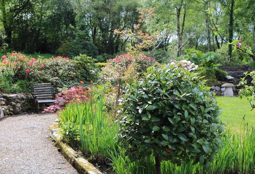 تختخواب و صبحانه Five Oaks