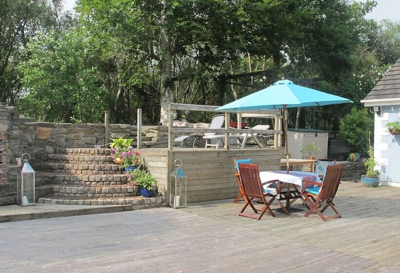 تختخواب و صبحانه Five Oaks