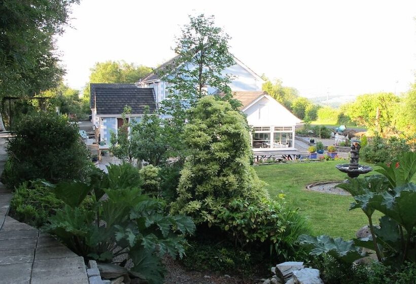 تختخواب و صبحانه Five Oaks