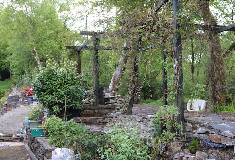 تختخواب و صبحانه Five Oaks