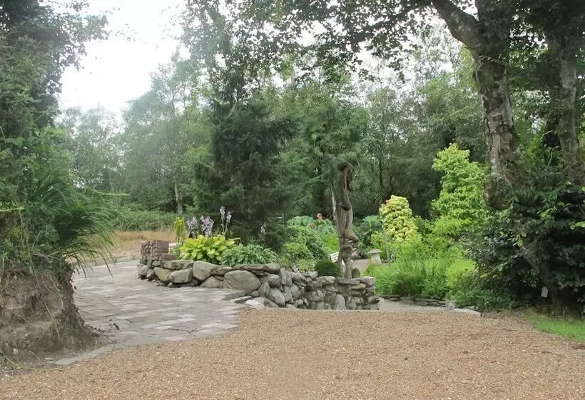 تختخواب و صبحانه Five Oaks
