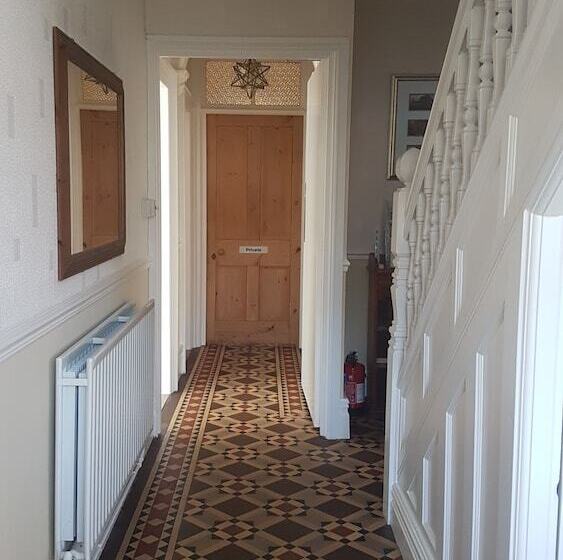 住宿加早餐  The Beehive Guest House