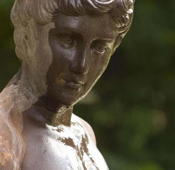 تختخواب و صبحانه The Broad Leys