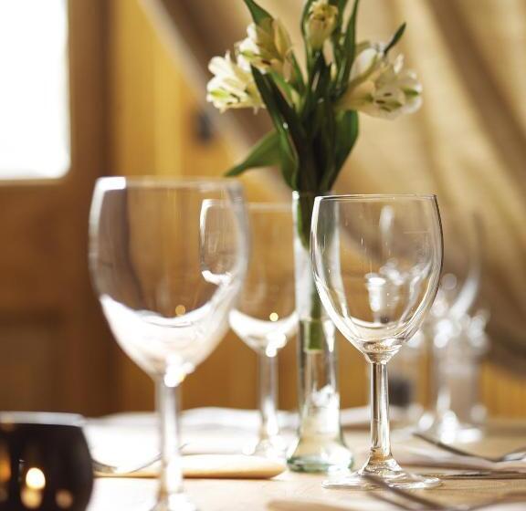 تختخواب و صبحانه The Broad Leys