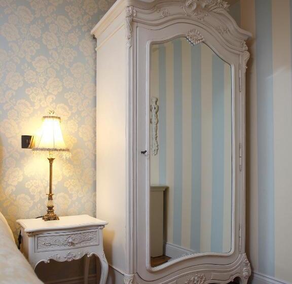 تختخواب و صبحانه The Broad Leys