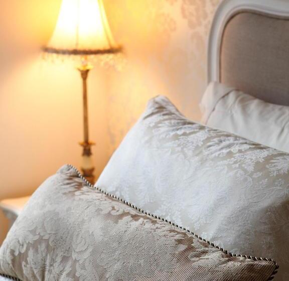 تختخواب و صبحانه The Broad Leys