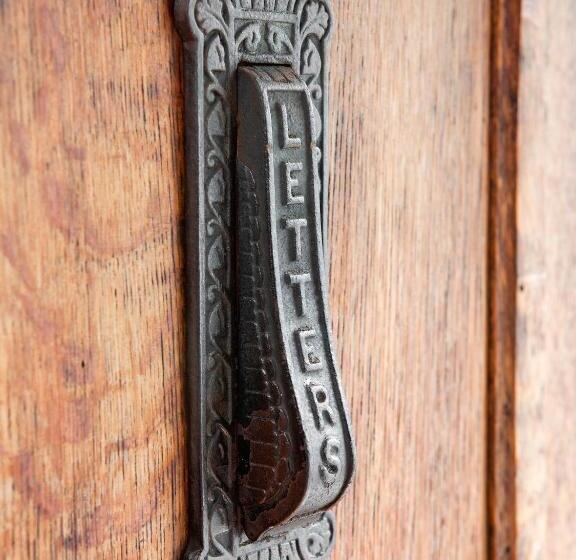 تختخواب و صبحانه The Broad Leys