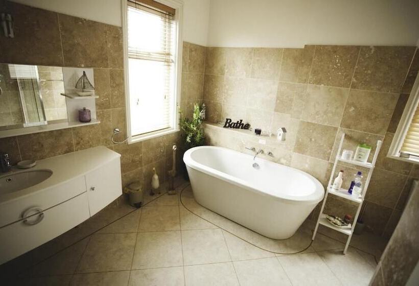 مبيت وإفطار Vale House