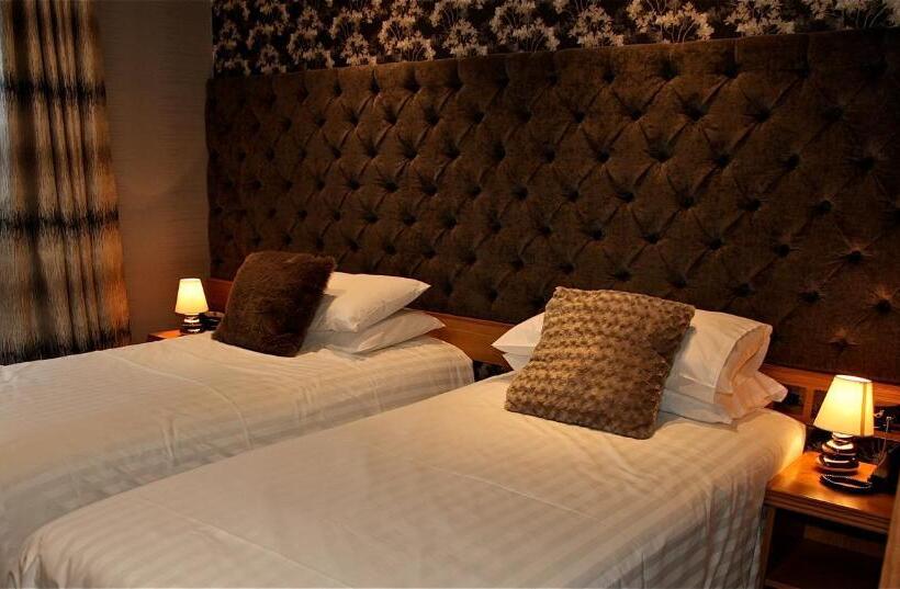 Отель The Royal