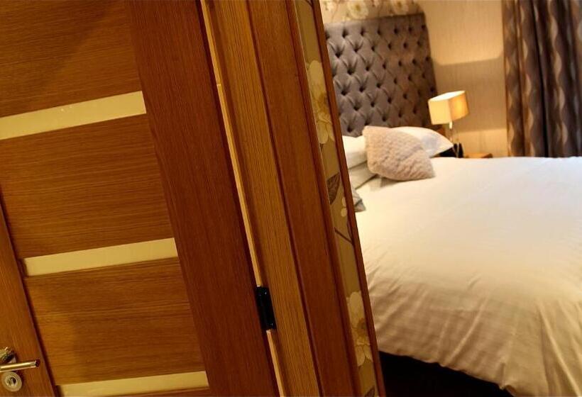 Отель The Royal