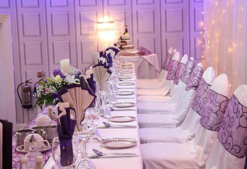 Отель The Royal