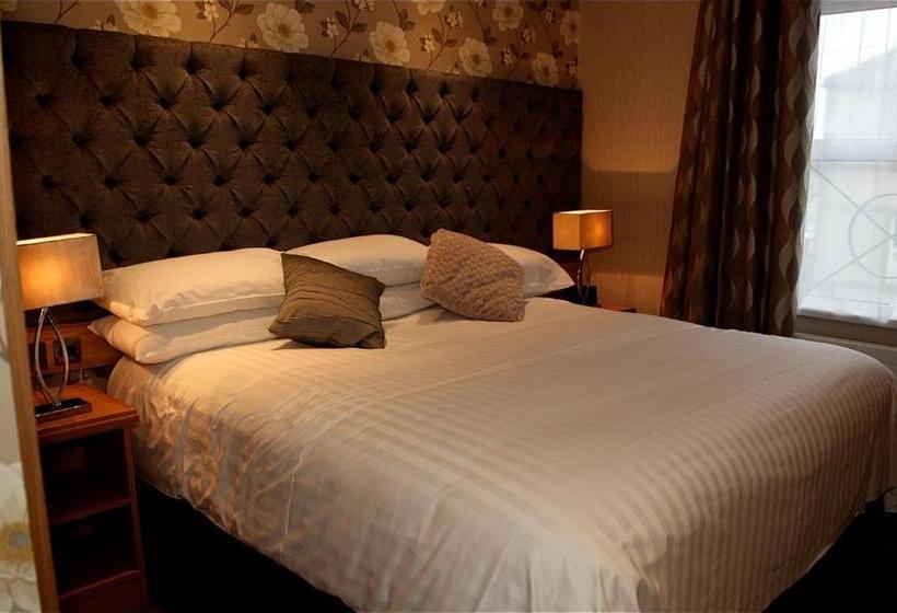 Отель The Royal