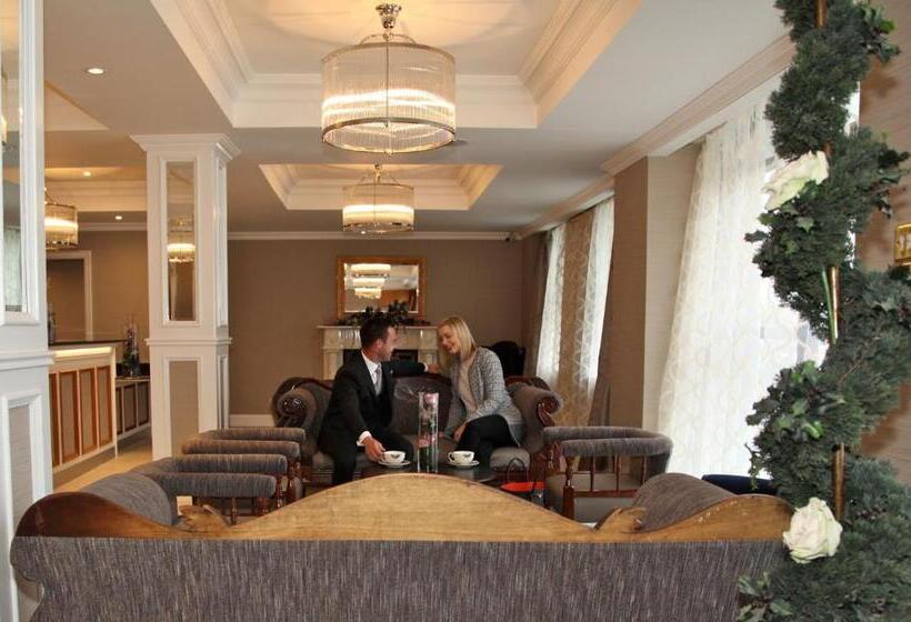 Отель The Royal