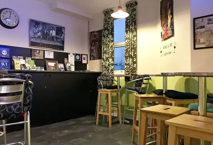 Portrush Holiday Hostel Guesthouse